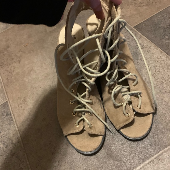 Tan lace up sandals - Picture 2 of 4